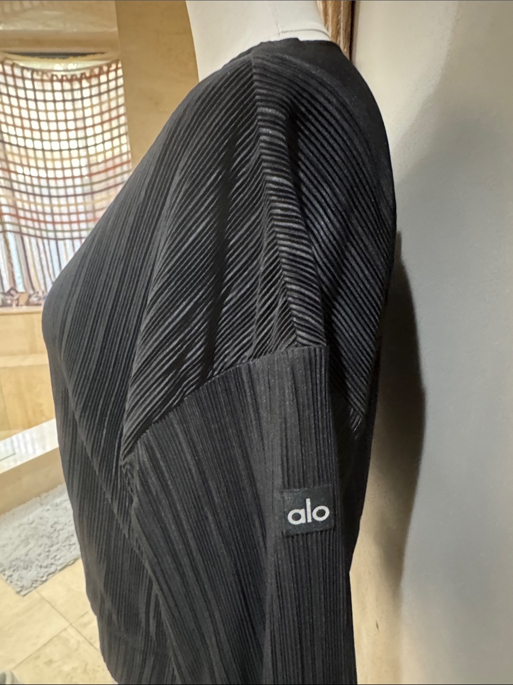 Alo Black Pleated Zip-Front Top - Picture 4 of 9